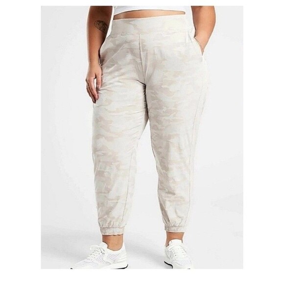 Athleta Women's Size 26 Plus Brooklyn Camo Jogger Pants Champagne  Beige Tan 3X - Picture 1 of 9